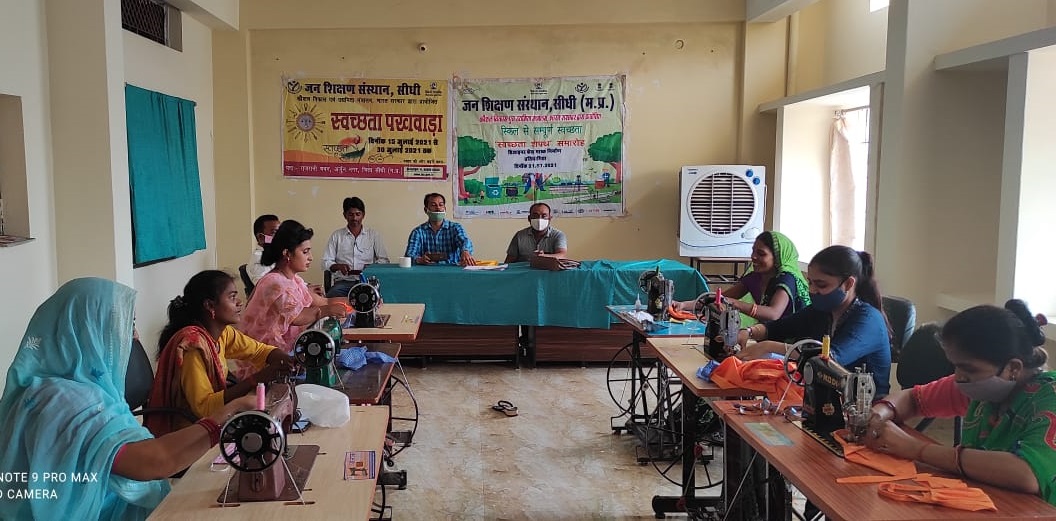 JssSidhi's tweet photo. स्वच्छता पखवाड़ा कार्यक्रम में संस्थान के प्रतिभागियों के बीच ’’सजावटी फेस मास्क निर्माण प्रतियोगिता’’ अर्जुन नगर, इन्द्रप्रस्थ नगर, भितरी, धनहा एवं मझिगवां अमरपुर के प्रशिक्षण केन्द्रों में आयोजित @dpradhanbjp @narendramodi @MSDESkillIndia #6yearsofskillindia @RitiPathakSidhi https://t.co/s7EkeO7ngt