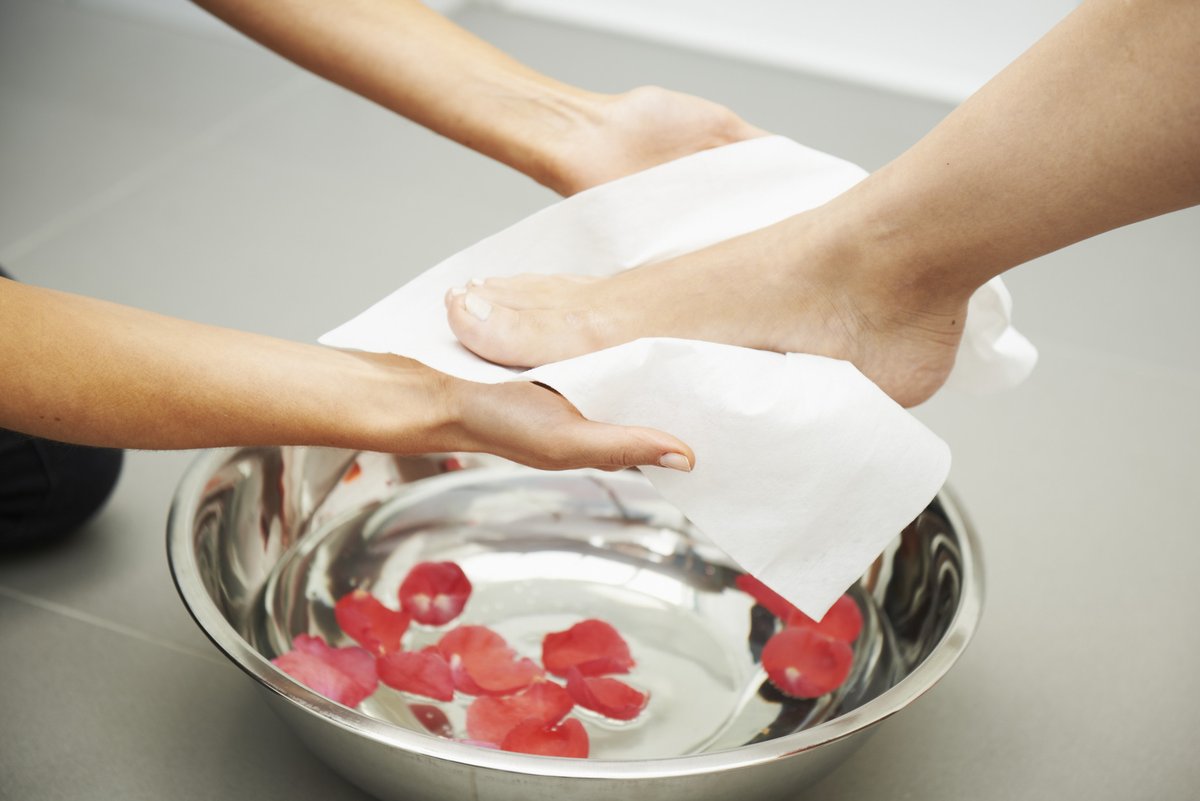 EasydryCAN's tweet image. It's hard to find good staff. Don't waste valuable staff time on laundry! Make the easy switch to Easydry disposable towels, hand towels, capes and gowns today! ow.ly/4Iao50FFbUo 

#easydry #salonlaundry #salonhygiene #salons #disposabletowels #ecotowels