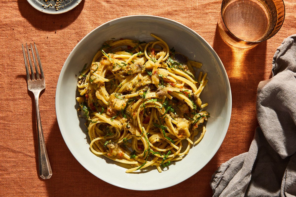 Food52's tweet photo. .@Francis_Lam's silkiest pasta sauce from any veg you've got #GeniusRecipes https://t.co/0iYEvF8Nse https://t.co/4dg3NYoF71