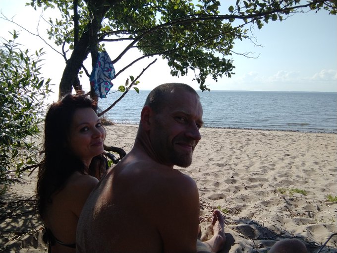 went to the beach and suddenly had sex. details on https: //onlyfans.com/mrandmssmitt https://t.co/E