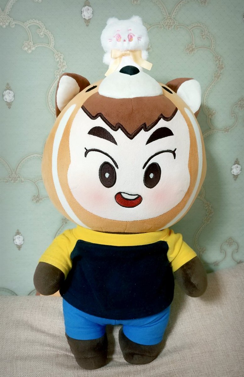 빅굴씨가 업어키울 자근 동생 2반 뚱슈르!
집까지 헤매지않고 무사히 잘 찾아왔습니다 >.< 💙
빅굴씨 다음에 자몽주스 사러갈때는 야무진 뚱슈르와 함께 간다고 하네요...! 😂
#하찮지만귀엽솜 #빅구리 #시우민인형
@HACHANBUTCUTE <a href="/ChurShop/">츄르샵♥️ (김나비육아중</a>