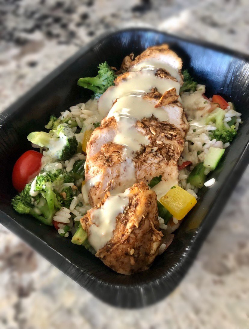 TrySaute's tweet photo. Did you know that our meal plan menus change every two weeks? 

Subscribe today at https://t.co/ubm7OMnSTk!

Featured dish: Roasted broccoli and brown rice salad with Za’atar spiced chicken 😍

#trysaute #mealprep #halifax #hfx #healthymeals #fitness #healthyrecipes #localhfx https://t.co/5BjIVC5Cub