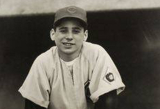 Happy birthday, Skippy! Former Cubs bat boy Walter Jacobson turns 84 today. 