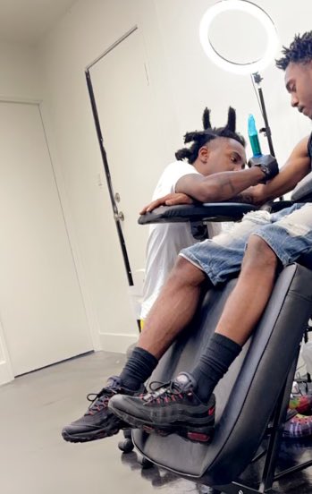 BuntadaMechanic's tweet photo. i told her i’m just a street nigga who tatt i ain’t nun special https://t.co/TB9R8SjCBc