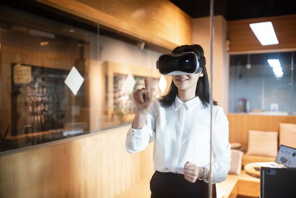 Immersive #AR and #VR is the natural evolution of video abilities for meetings and events.

Could #AugmentedReality And #VirtualReality Be The Next Big Things In The #Meetings And #Events Industry? forbes.com/sites/theyec/2…