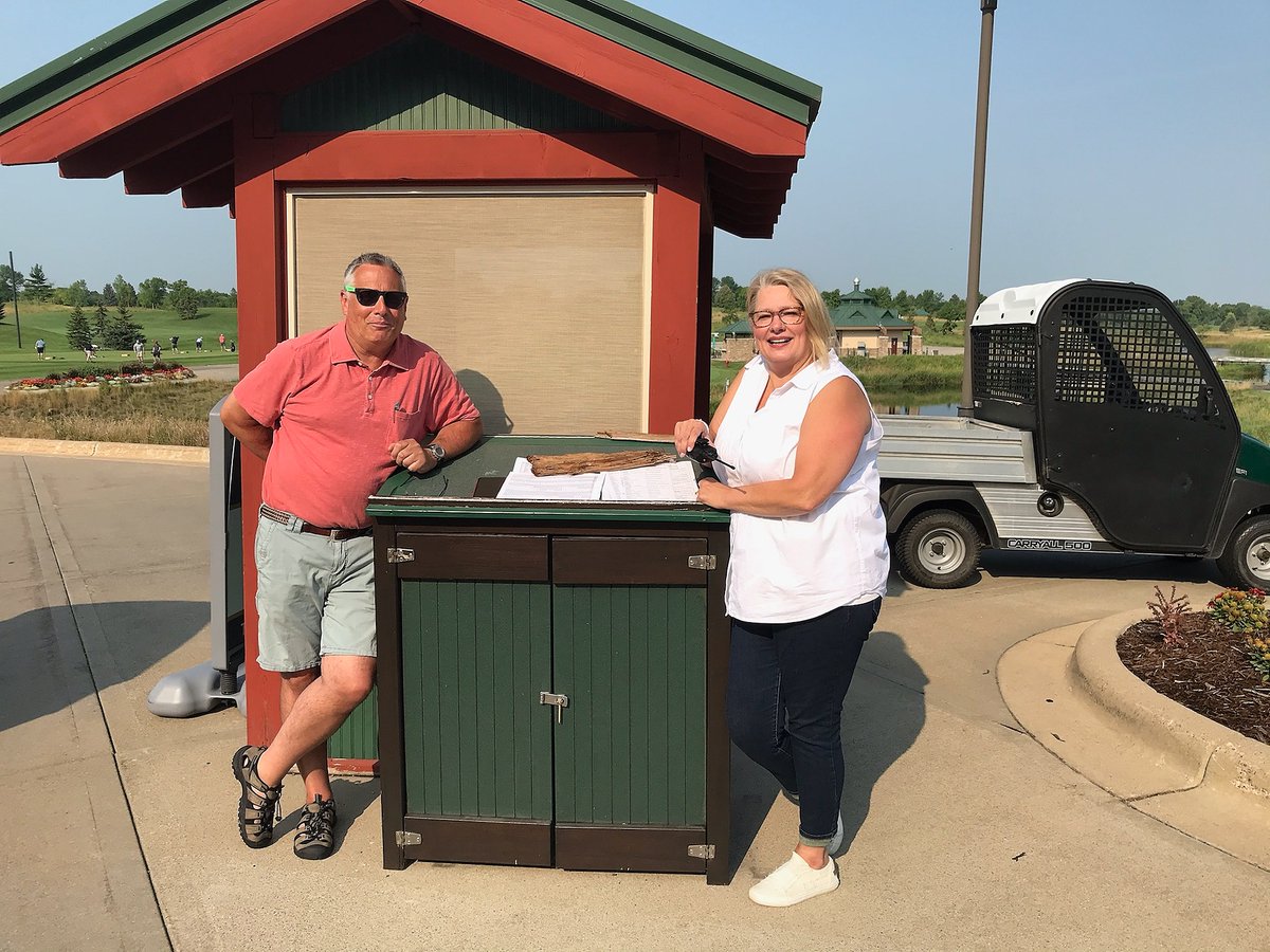 Check out this awesome pic of Rhonda, our Director of Business Development volunteering for the Shakopee Chamber gold tournament. Always GREAT partnering with the Shakopee Chamber!