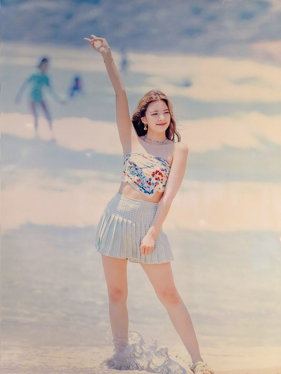 lia looks. (@jlsulooks) on Twitter photo 