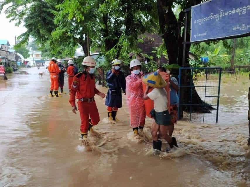 @MayWongCNA There are flooding across #MYA due to heavy rain. And this is current situation in Ayeyarwady's Hinthada.

MYANMAR BEGS FOR OXYGEN
#July28Coup 
#WhatsHappeningInMyanmar