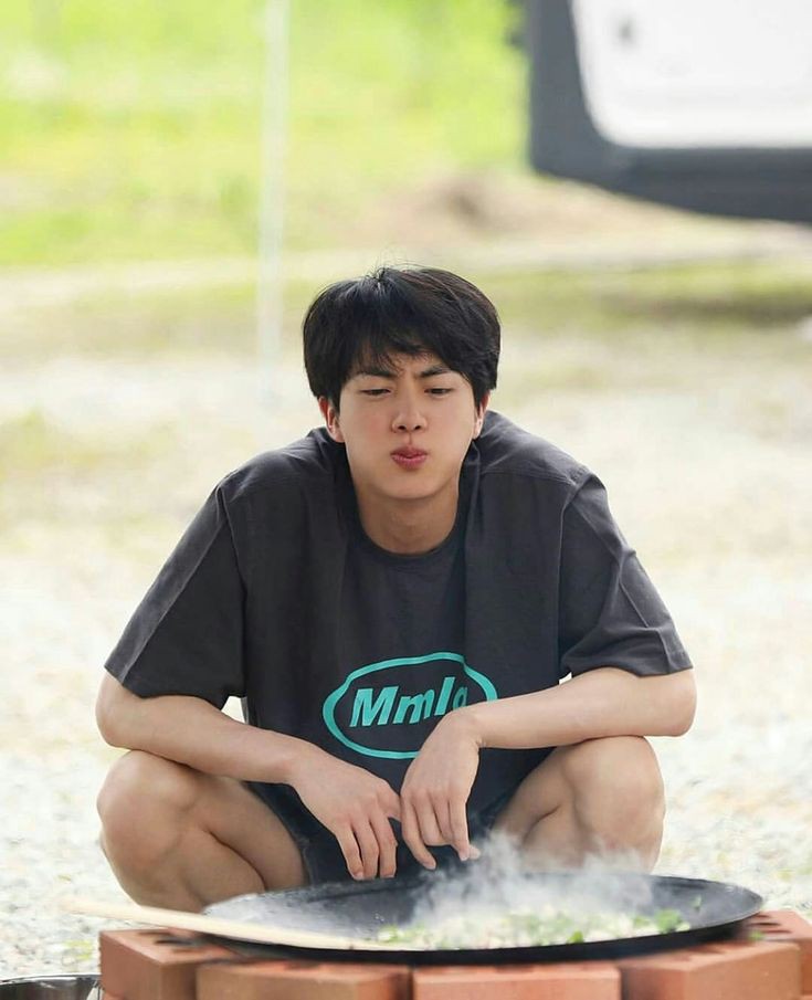 aigooaio's tweet photo. @mikrocosjin #Jin is aMaNzing 🌙 #weloveyoujin https://t.co/qxgqDYJNiN