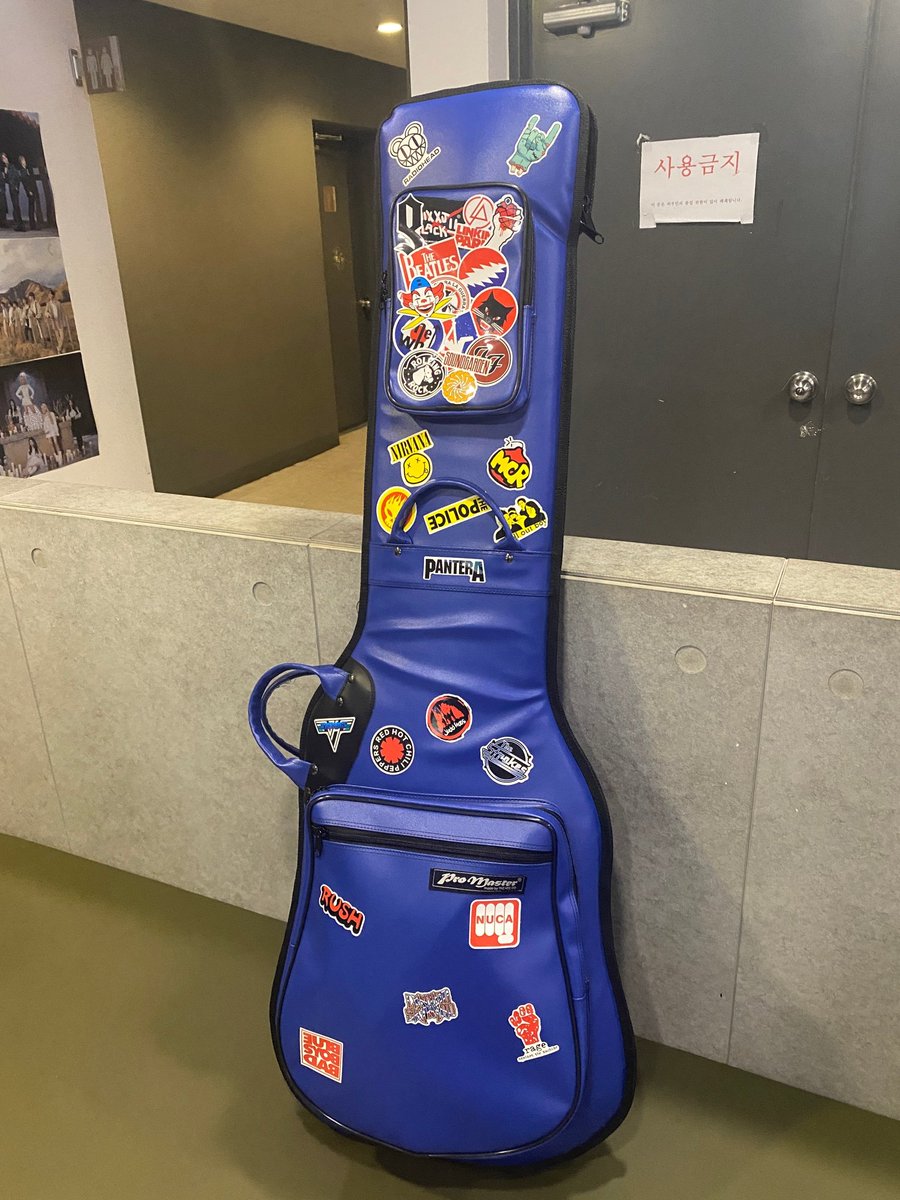 ReminisceAbtAII's tweet photo. Giuk decorated his bluepard case 🥺 https://t.co/vg5K6WTubT