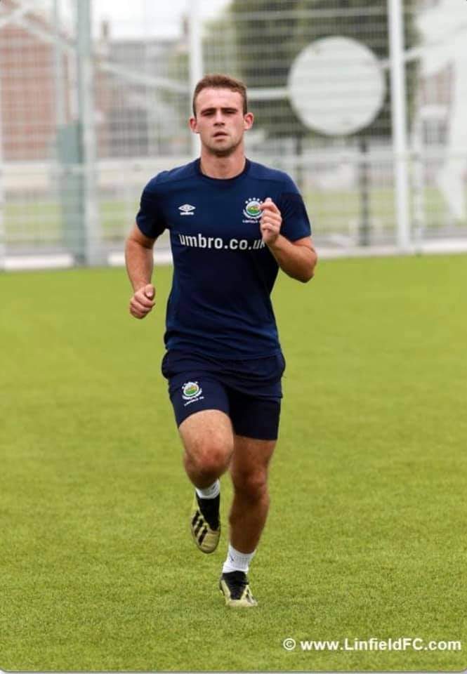 Happy 20th Birthday to Linfield midfielder Jake Corbett. Hopefully it'll not be long until he's back on the pitch 👊💙