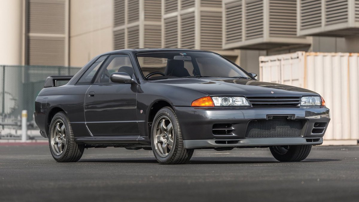 テスト S13顔のR32GTRのテストカー｡ R32のホイールに明らかにワイドなS13の