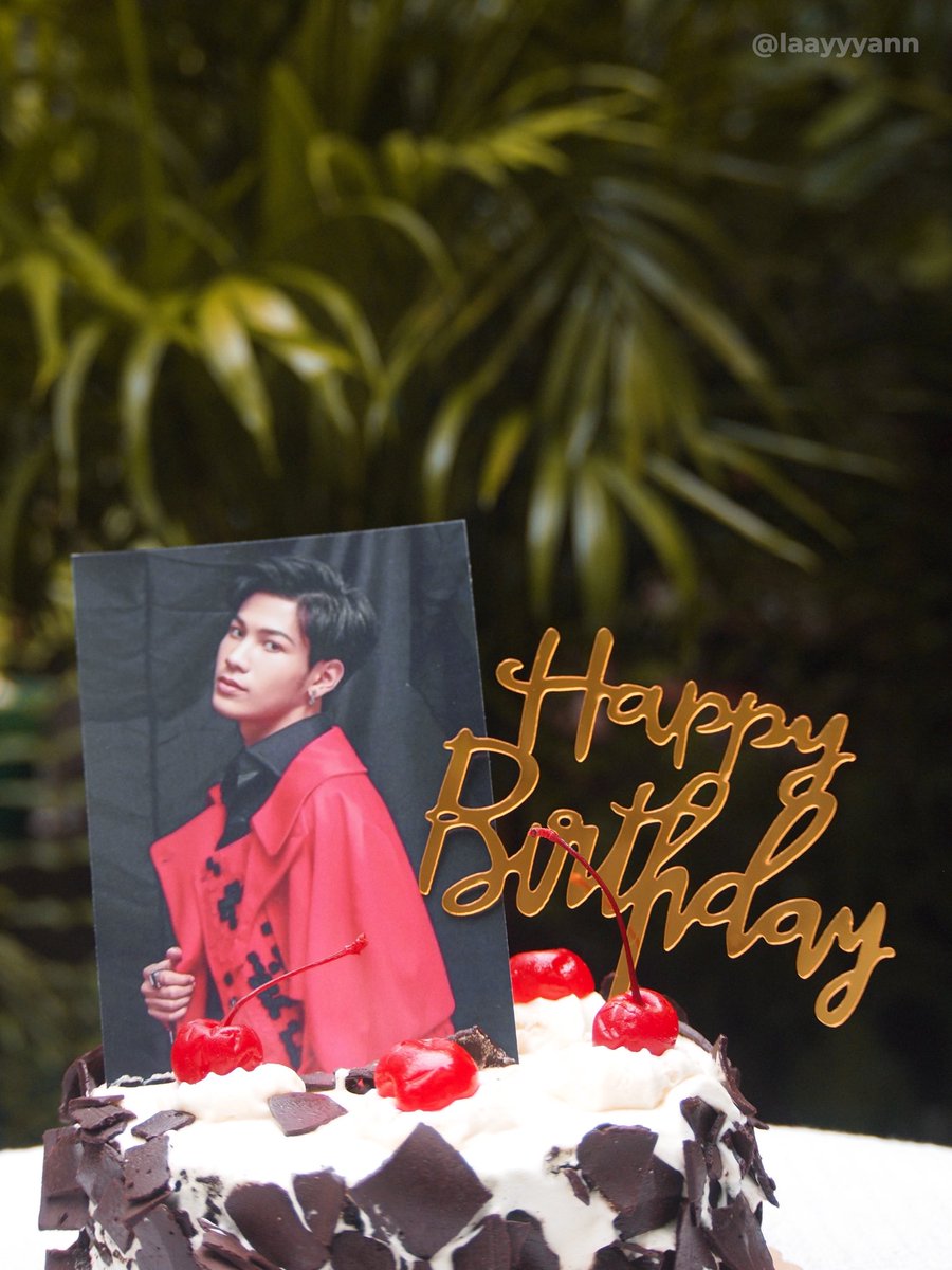 sleigh_ann's tweet photo. it’s my first time celebrating his bday so i bought a cake and did a quick photoshoot &amp; edit and voila! 🥰 happiest birthday to the one &amp; only @stjinx_maya 🦁🧡 i love you 💖 

#SingtoPrachaya 
#SingtoBD2021 
#OneDayWithSingtoBD2021 https://t.co/uXZcXj2d2o