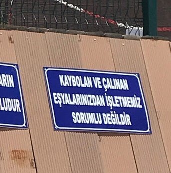 AVM'de veya AVM otoparkında bir kimsenin eşyasının yok olması, zarar görmesi ve çalınması halinde AVM işletmesi sorumludur. Her ne kadar "Çalınan Maldan Biz Sorumlu Değiliz" gibi ilanda bulunsa dahi sorumluluktan kurtulamaz.