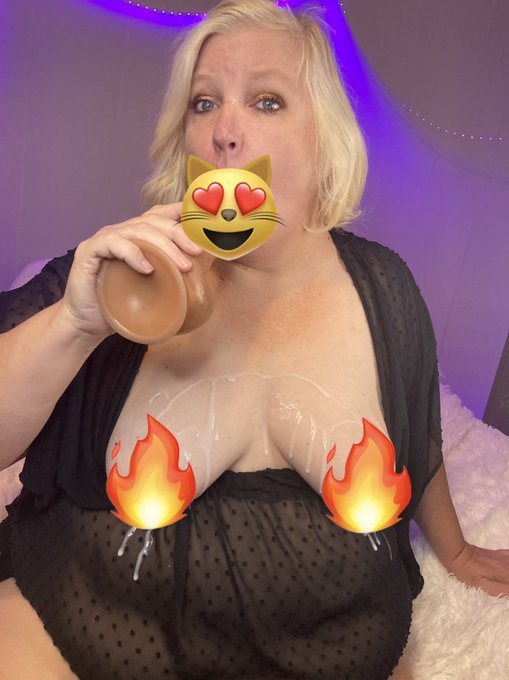 Come join me live on chaturbate i miss you guys! Its freee  #chaturbate #camgirl #webcam #model #webcammodel<a href="/tag/model"class="tags"><span>#model</span></a><a href="/tag/myfreecams"class="tags"><span>#myfreecams</span></a><a href="/tag/bbw"class="tags"><span>#bbw</span></a><a href="/tag/webcam"class="tags"><span>#webcam</span></a><a href="/tag/webcamgirl"class="tags"><span>#webcamgirl</span></a><a href="/tag/cammodel"class="tags"><span>#cammodel</span></a>