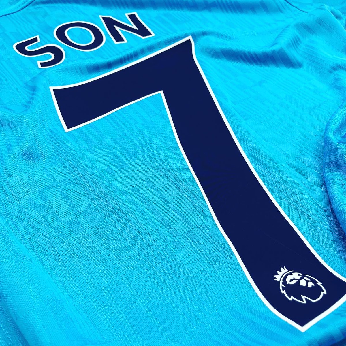 M1Ftballshirts's tweet photo. 20/21 Spurs Third Shirt printed with Son 7 with sleeve patch! โฝ๏ธ
#Spurs #TottenhamHotspur #Spursshirt #Son #PremierLeague #Prem #Football #Footballshirt #Soccer #Soccershirt #Soccer https://t.co/Yh7u84Eu7L