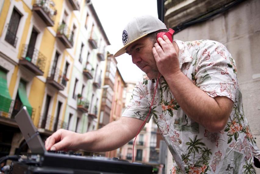FundCajaNavarra's tweet photo. Un paso más en la apuesta por @CivicanFCN como un centro de pensamiento y cultura compartida.
La mediación será parte del programa de actividades de verano.
#musica #danza #lab #biblioteca 
https://t.co/06x3oIxVOA https://t.co/vtafDWvVDJ