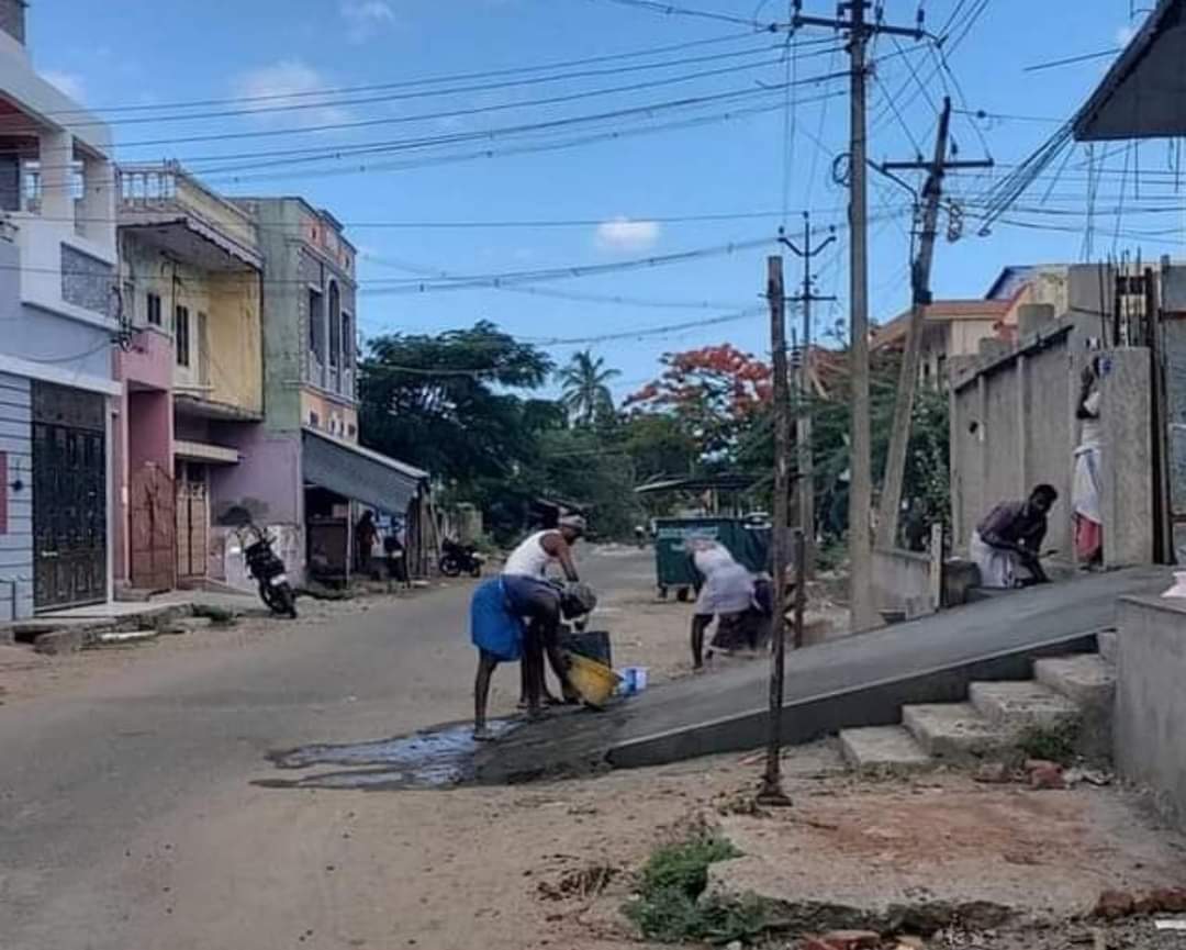 FareethS's tweet photo. ஆமா. ஸாரு, வீட்டுல private jet வச்சிருக்காரு, மினிமம் 100 மீட்டர் ரன்வே இல்லனா டேக் ஆஃப் பண்ண முடியாது.. https://t.co/YmqAxeR51q