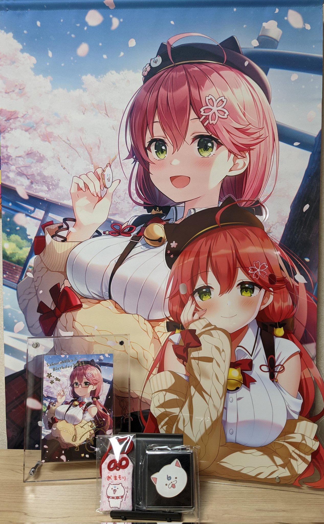 ホロライブ さくらみこ BIGメガネ置きアクリルスタンド 誕生日記念2021 黒兎/Kurot on X: 