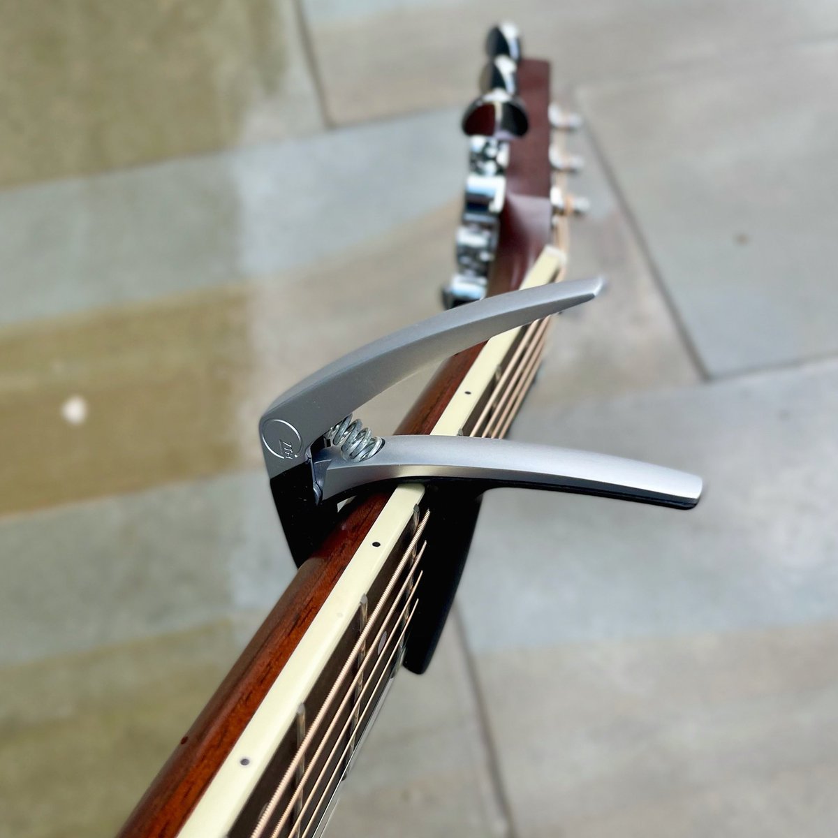 Fast, easy to use and carefully designed to greatly reduce the problems caused by excessive clamping force, the <a href="/G7thCapos/">G7th Capos</a> Nashville is perfect for those who prefer the simplicity of a spring capo #G7thCapos #NashvilleCapo #springcapo