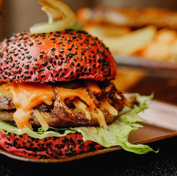 TorosManchester's tweet photo. Sometimes its good to have your hands full. Pop in now to dine in or order home.
#torosmanchester #steakhouse #liketime #followforfollowback #food https://t.co/cTdgMdJcX7