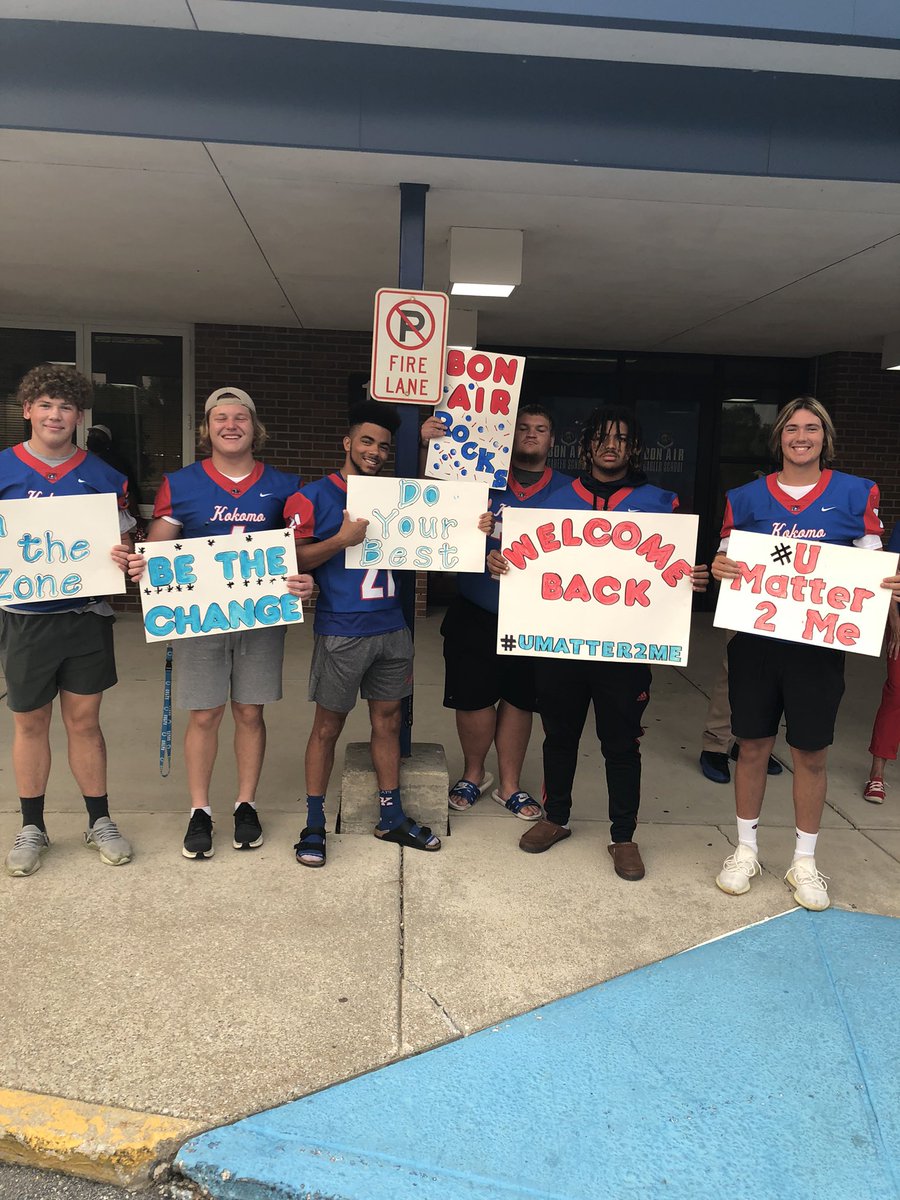 CoachA_Colby's tweet photo. Welcome back to school! @BonAirCareer @Kats_Principal https://t.co/X9BsS6KGix