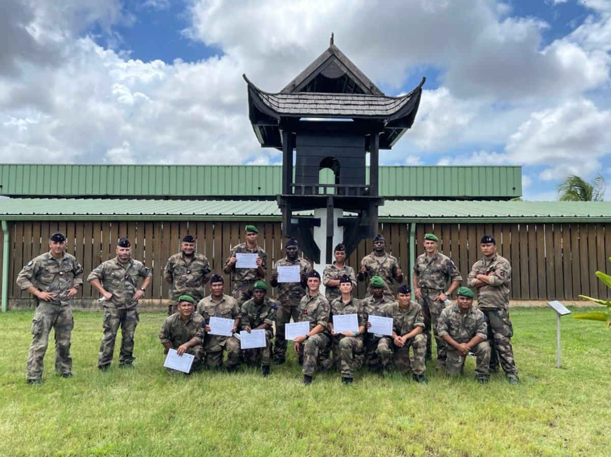 10 #RéservistesOps du 9 et du @Chefdecorps3REI ont été formés pour devenir chefs d’équipes PROTERRE.

👉 Au sein de la #RéserveTerre des deux régiments de l’@armeedeterre en Guyane🌎, ils seront engagés sur l’opération #Harpie ou en sécurisation d’emprises