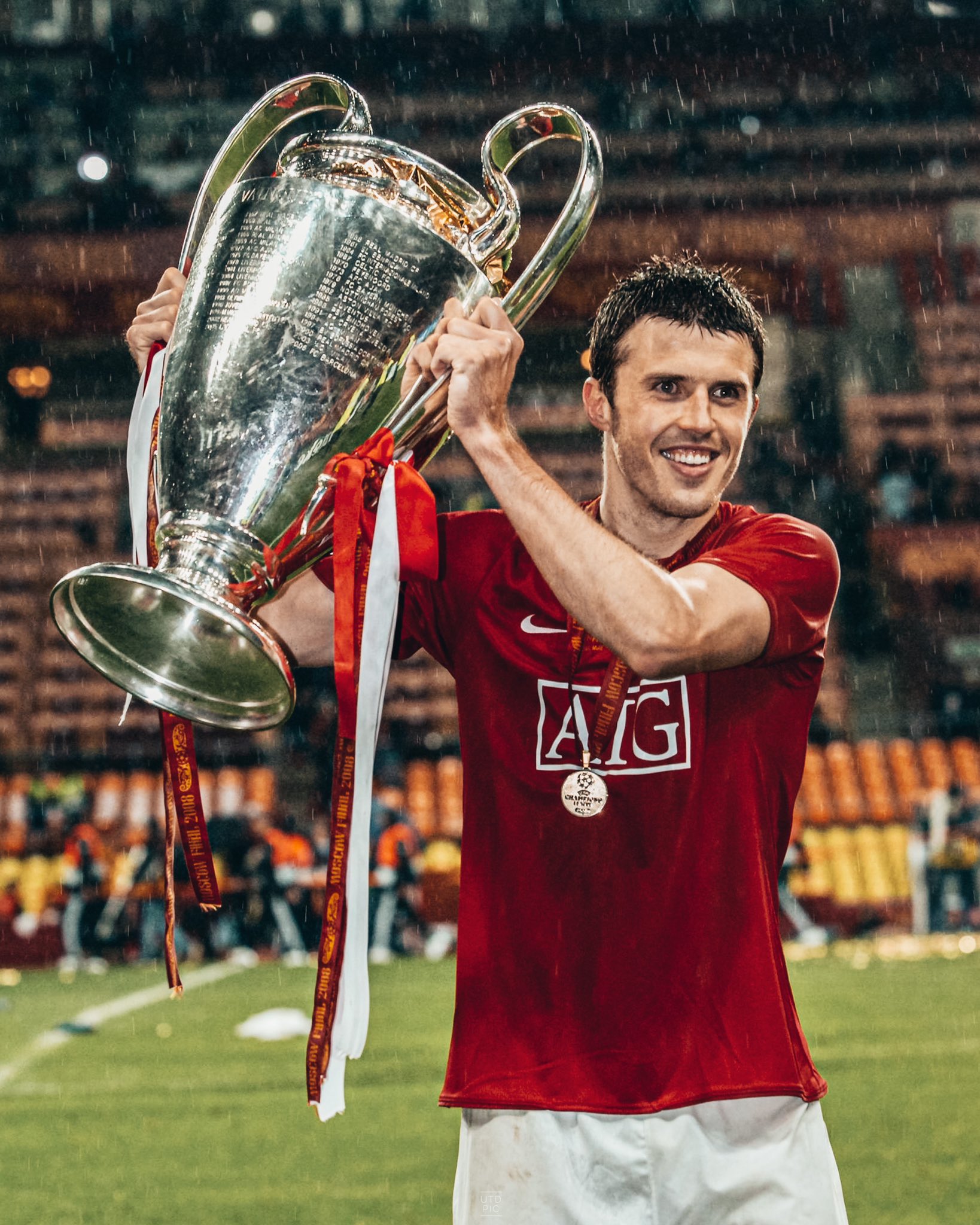 Happy 40th birthday Michael Carrick   Cheers to beautiful years ahead 