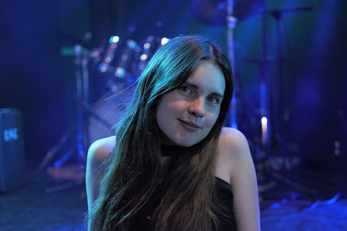 lecastormag's tweet image. VĖRSįNTHË 99, le 9 juillet dernier à La Flèche d'Or, sous l'œil de Fiona Rigby ! 🔥💚

#QueerPunk #PunkFéministe #QueerMusicians #FeministMusicians #PunkRock #LGBTQIAAP+ #RiotGrrrl #Queer