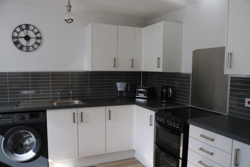 Fibo_UK's tweet photo. We love how @MelinHomes have been using our #kitchensplashbacks in their properties. Both the fitters and tenants have agreed how great they look, plus easy to fit - not to mention the cost and time saving compared to tiling!

Next up are the bathrooms, we can't wait to see them! https://t.co/abUQfMD1US