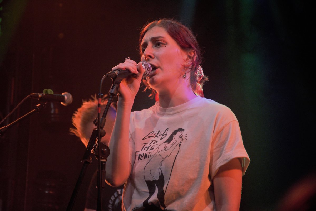 lecastormag's tweet image. VĖRSįNTHË 99, le 9 juillet dernier à La Flèche d'Or, sous l'œil de Fiona Rigby ! 🔥💚

#QueerPunk #PunkFéministe #QueerMusicians #FeministMusicians #PunkRock #LGBTQIAAP+ #RiotGrrrl #Queer