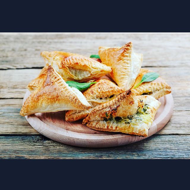 NEW product alert from @jett_foods 🚨😋!
Puff Pastry filled with spinach, artichoke &amp; Gruyere Cheese!