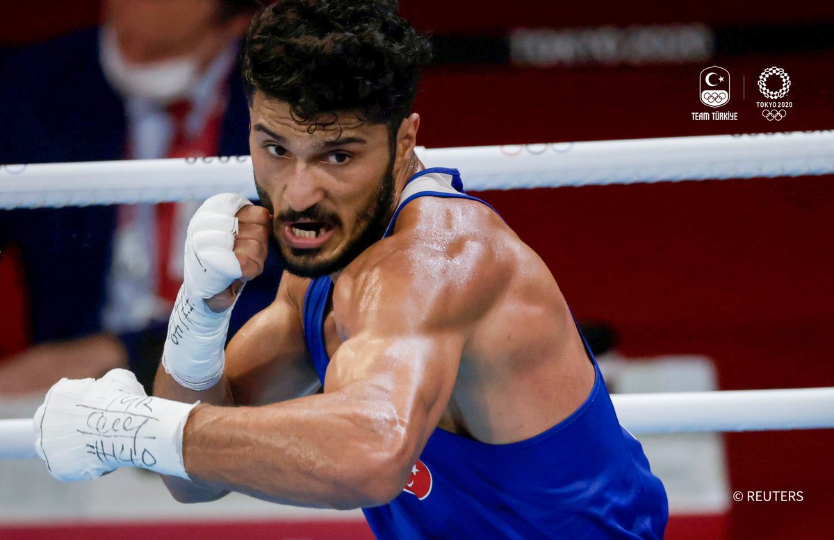 TMOK_Olimpiyat's tweet photo. #Tokyo2020| Milli boksörümüz Bayram Malkan 81kg ilk maçında Ganalı Samed Shakul’u mağlup ederek çeyrek finale yükseldi👏🇹🇷

30 Temmuz’da Azeri Loren Berto Alfonso Dominguez karşısında başarılar🥊

#TeamTürkiye 
@boksfederasyonu 
@bayrammalkan04 https://t.co/YQqouyWxEl
