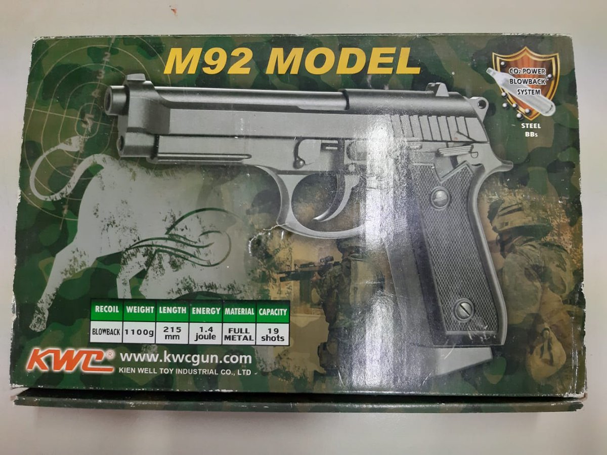 TheFantasyClubD's tweet photo. R1000 forsale with all extras co2 gas gun https://t.co/J7p94ACiAN
