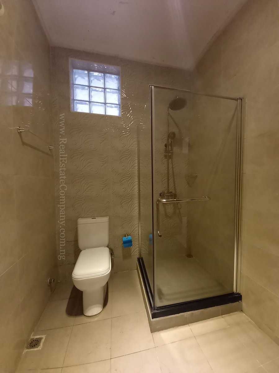InjRealEstate's tweet photo. To Let
4 Bedroom Townhouse 
Blakewood Court
Orchid rd Lekki
Rent- 3.5m
S/c- 50k/m https://t.co/oMUDM5WyIi
