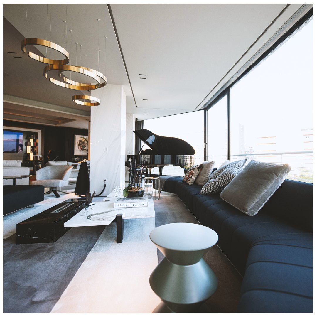 JaimeValcarce's tweet photo. La semana pasada os enseñabamos un poquito de la lujosa vivienda que tenemos disponible en el Paseo de la Castellana 🤤

Piso en el entorno de Bernabeu ⚽ con vistas directas al estadio, integralmente reformado con las mejores calidades del mercado 🖤

#luxurylifestyle https://t.co/PJeWauKXvE