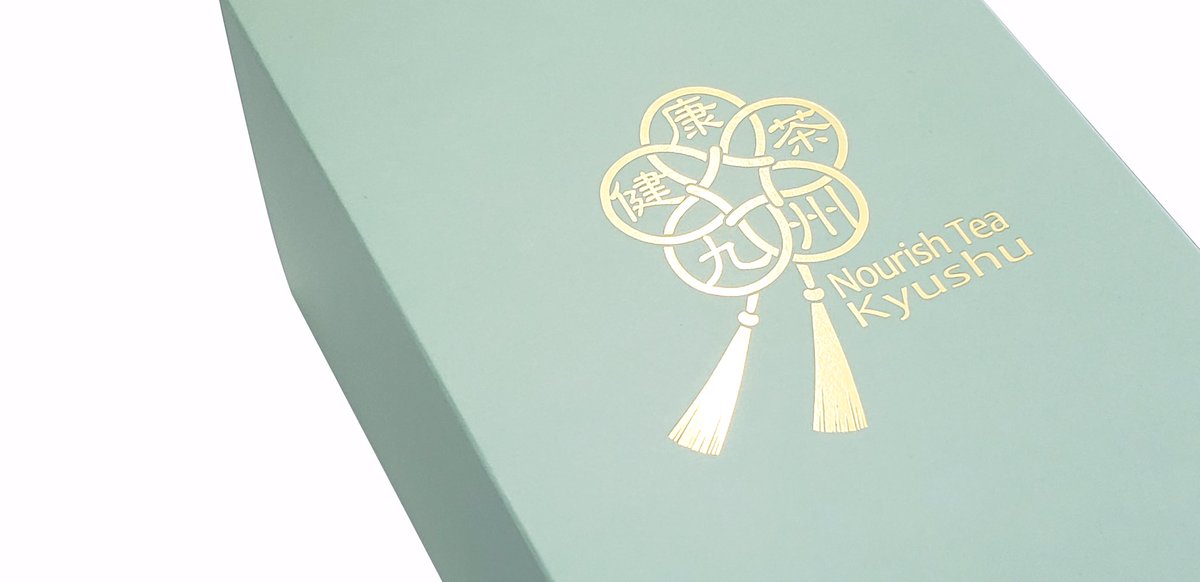 tamapack_design's tweet photo. 九州限定で展開の贈答用銘茶「健康茶 九州」500gと300gの茶葉兼用のケースです。
蓋はスリーブ形状で商品名を金の箔押し加工しています
#製作事例 #グローカル九州 #TEA #健康 #パッケージ #段ボール #ダンボール #デザイン #タマパック #TAMAPACK https://t.co/v545SOLjot