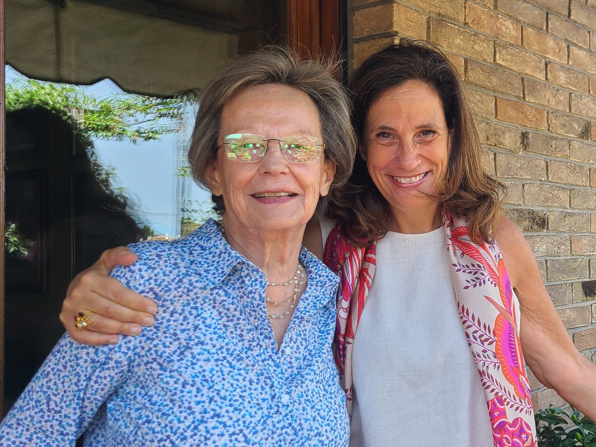 ilariacapua's tweet photo. Oggi mia #Mamma compie #ottantaquattro anni #MammeCheVaccinanoIFigli
#MammeCheSiVaccinano
#RoseQuadrate
#GrazieMamma https://t.co/ZYP7SEvzkJ