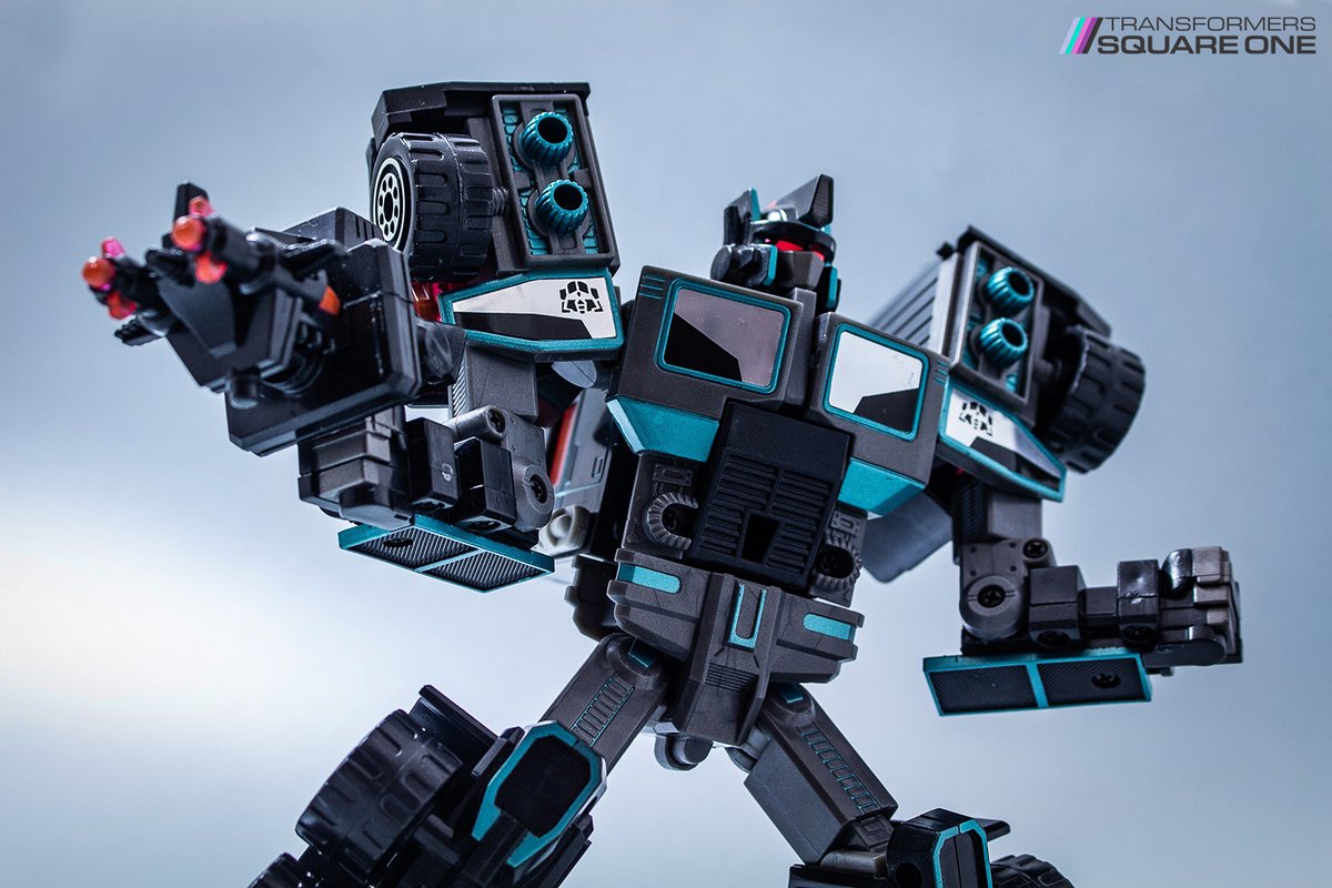 Takara Transformers Car Robots D-012 Black Convoy (2000).

Bit wow.