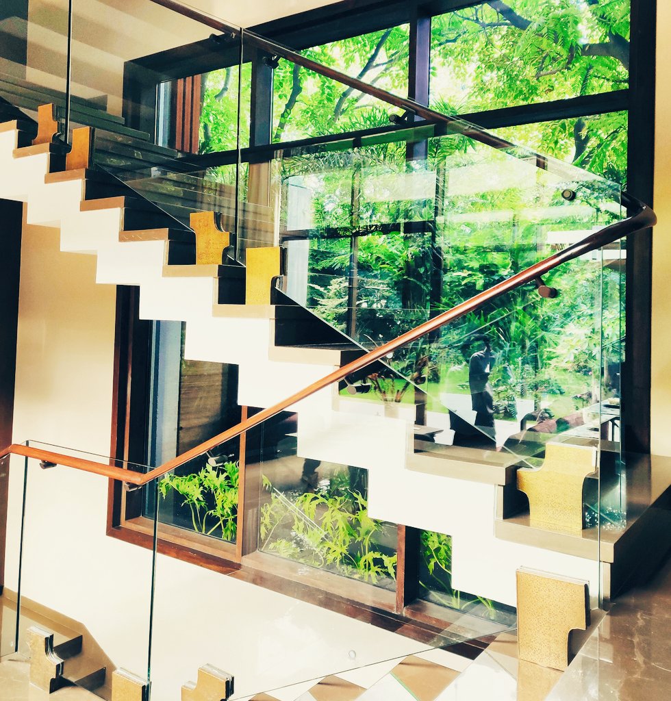 tarun1singh's tweet image. Private Residence Staircase Glass Railing #architecture #construction #home #design #railings #glass #staircasedesign #glassrailing