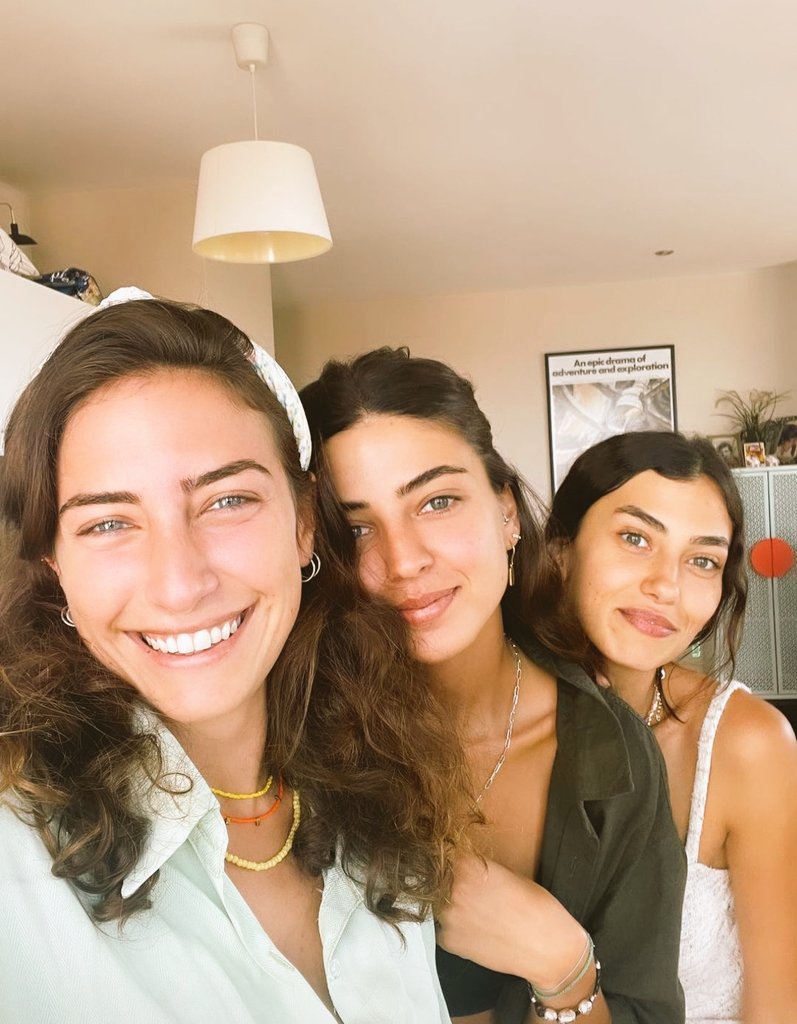 ilyybbae's tweet photo. kızlarım buluşmuş güzelliklerine bakın 🥺 https://t.co/xODFF8YnUW