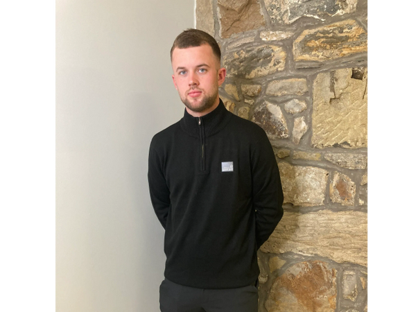 Black 1/4 Zip

Semi fashioned sleeve and neck Metal zip and puller 1x1 neck rib, hem and cuffs Set in sleeves Worldwide Responsible Accredited Production (WRAP) certified production To Fit Chest: 34/36 36/38 38/40 42 44/46 48 50/52 52/54

£44.99

stockgolf.co.uk/shop/ols/produ…