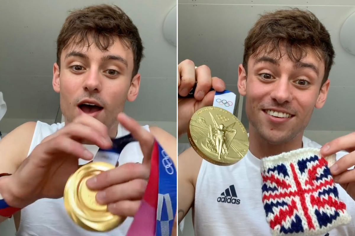 Olympic diver Tom Daley knits adorable pouch for his gold medal