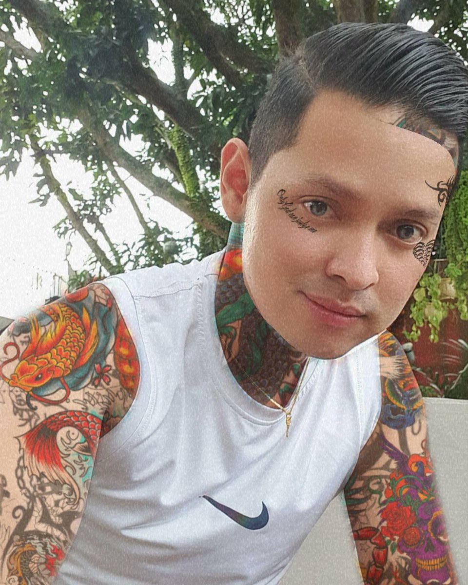 MarkRemulta's tweet photo. Maayo nalang #BAYOT ko kay kung dili pa daghan siguro ko panganay HAHAHAHA https://t.co/XFDqpY4obW