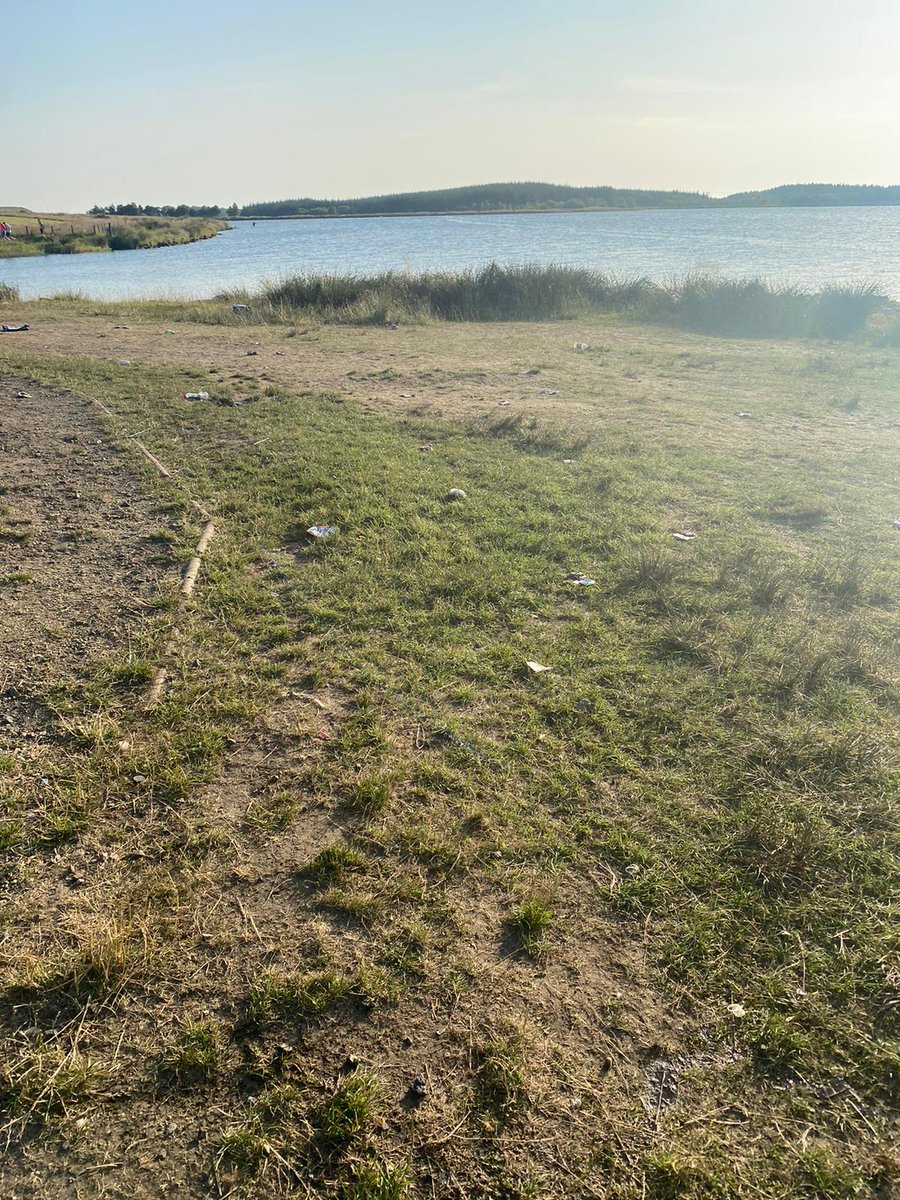 Community officers from Caldercruix have been acting on complaints of ASB at Lily Loch.

Please respect the area.
Take your litter home, you've managed to bring it.
Be mindful when near the water, there are many hidden dangers even when the water looks inviting.

#ItsRainingNow