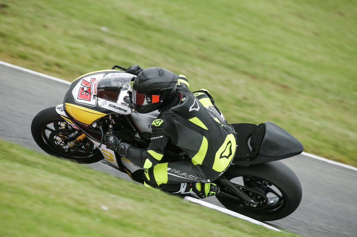 hjrowlings46's tweet photo. Challenging weekend trying to get the geometry set up on the Evo bike but the team put a huge effort in and got us a P10 and P6 finish. https://t.co/TJC5FyoZIr