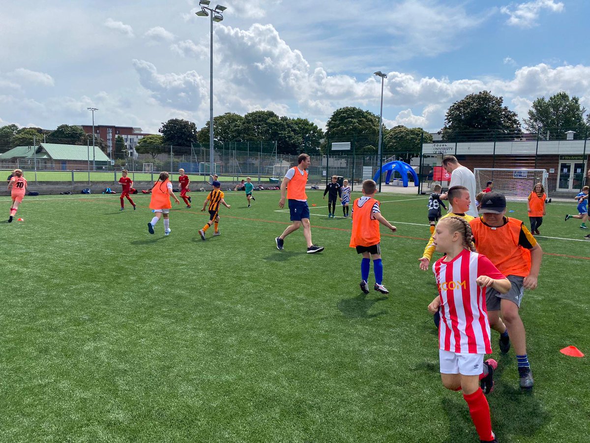HullUniSport's tweet image. Team GB Olympic medal winning rower, @matt_langridge8 taking part in an activity at the @UniOfHull to help with fundamental movement in Football 🏅#GetUpGetActive #IAmTeamGB #HullSport #Hull #UoH