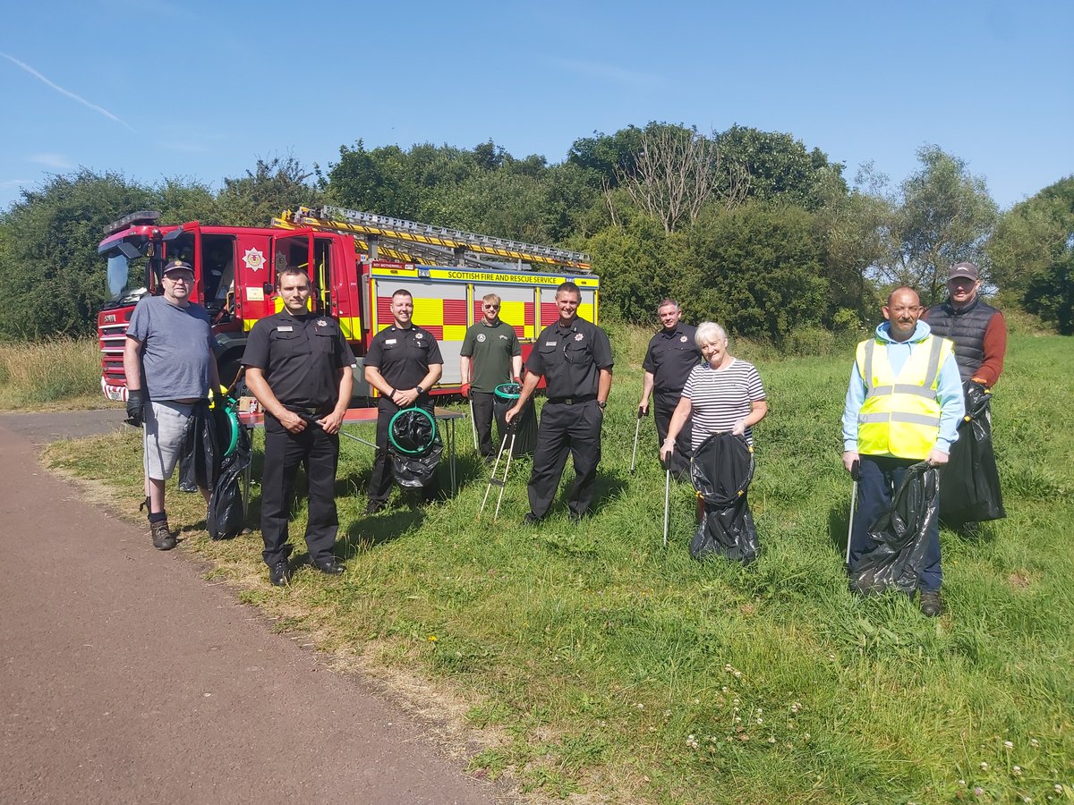 Motherwell White Watch recently attended Greenhead Moss to engage with locals around secondary fire reduction strategies and water safety awareness.