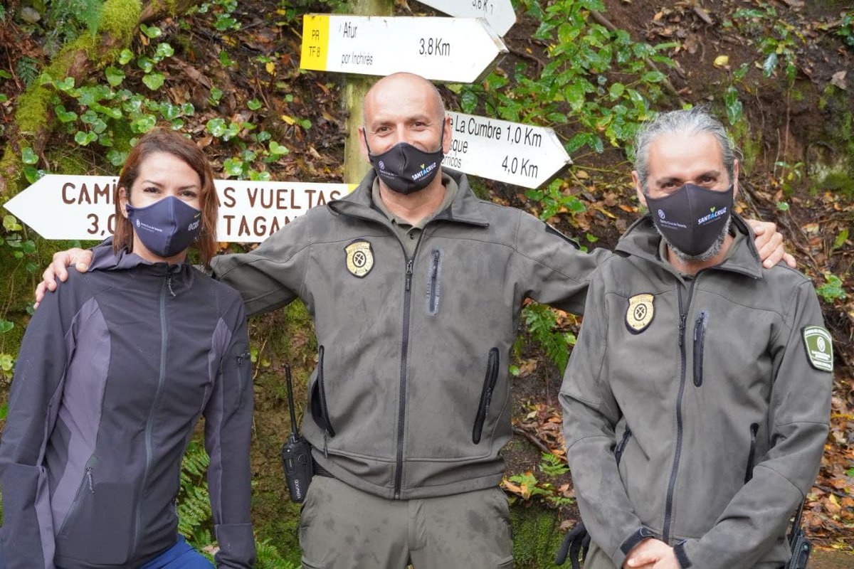 Contra lluvia y marea🌧️, así es el equipo de <a href="/UMEN_SC/">Unidad Medio Natural</a>  que nos guio en una ruta por los cuatro caminos de #Anaga, junto a <a href="/AhoraTv2/">Ahora Tv</a>  y <a href="/SCSostenible/">Fundación Santa Cruz</a>. Una grandísima experiencia.💚