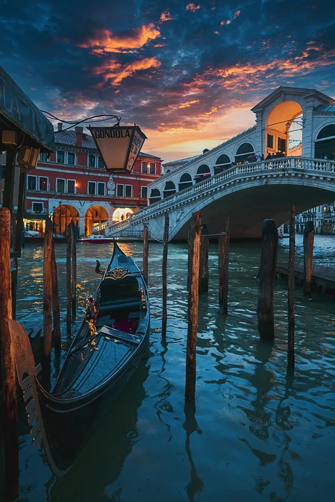 linkfxplc's tweet photo. The Euro is looking GREAT today! Come down to Gloucester Road to come get your Euros in preparation for your holidays!
#linkfx #Currency #exchange #holidayseason #Venice https://t.co/96Mj7gDd91